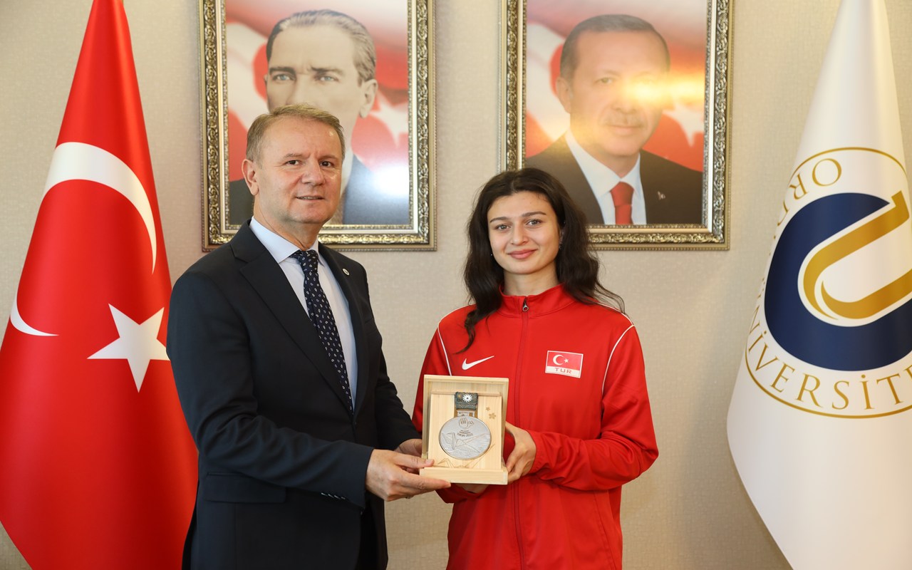 Üniversitemiz Öğrencisi İlkim Zehra Yılmaz Tokyo’dan Dünya İkinciliği ile Döndü
